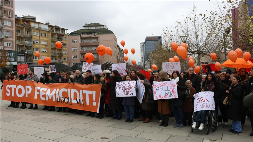 Kosovë: Marshi “Stop Femicidit – Boll Ma”, Femicidi urgjencë kombëtare! –  Klan Macedonia
