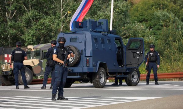 Drejtori i Policisë  Hoxha  thotë se grupe kriminale serbe po përgatiten për sulm në veri